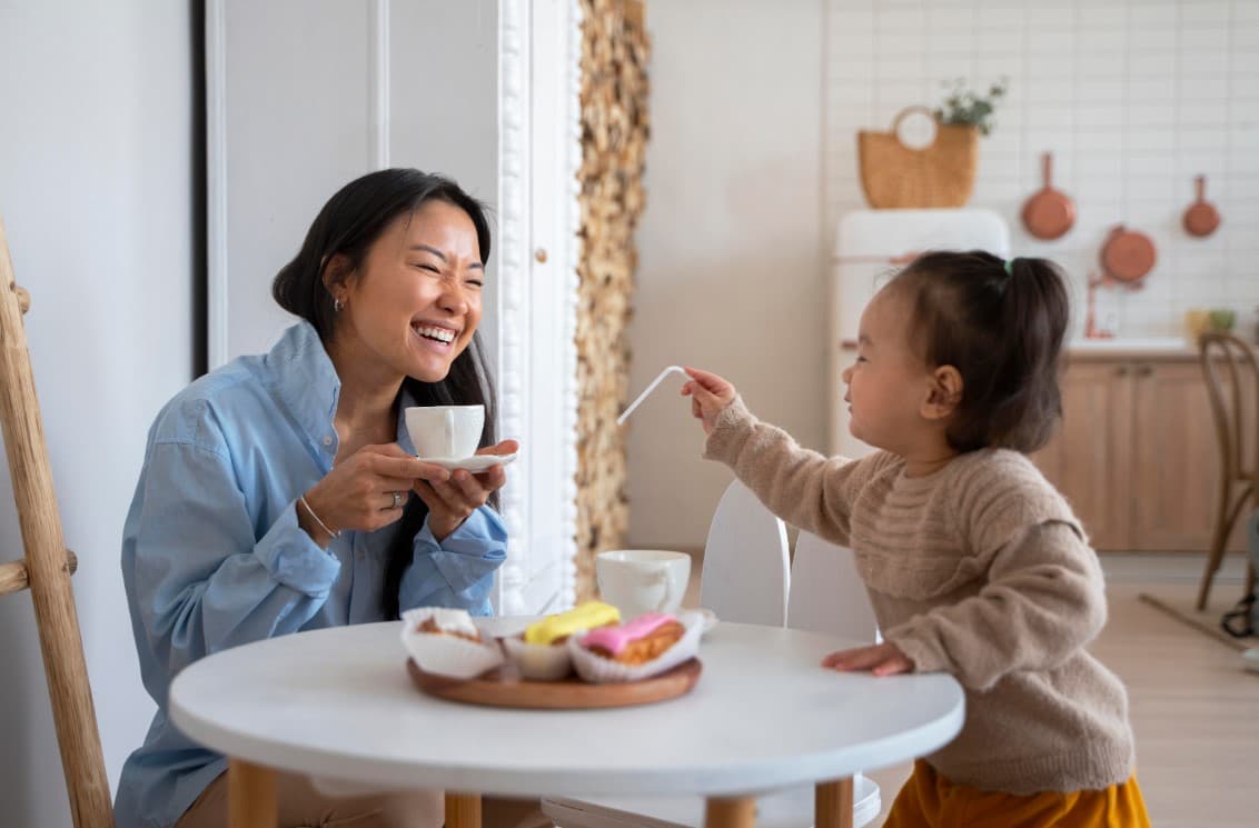 Banyak Orang Tua Burnout Mengasuh Anak, Dokter Ungkap Masa Perkembangan Jadi Kunci - Image