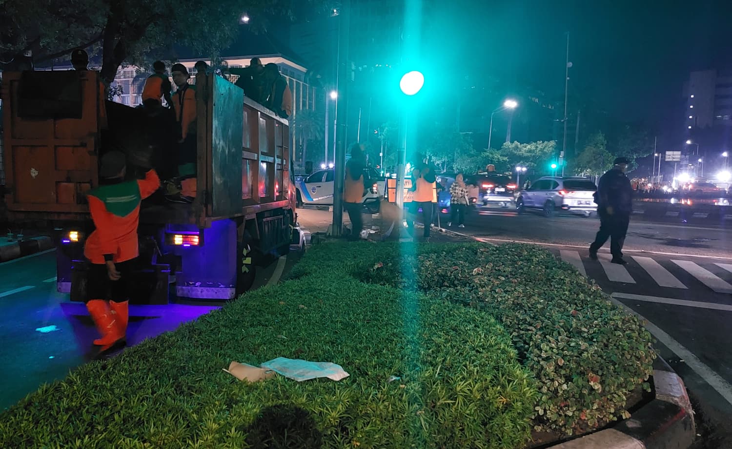 DLH DKI Siagakan 1.050 Personel  untuk Pastikan Ibadah dan Perayaan Natal 2025 Berlangsung Bersih dan Nyaman - Image