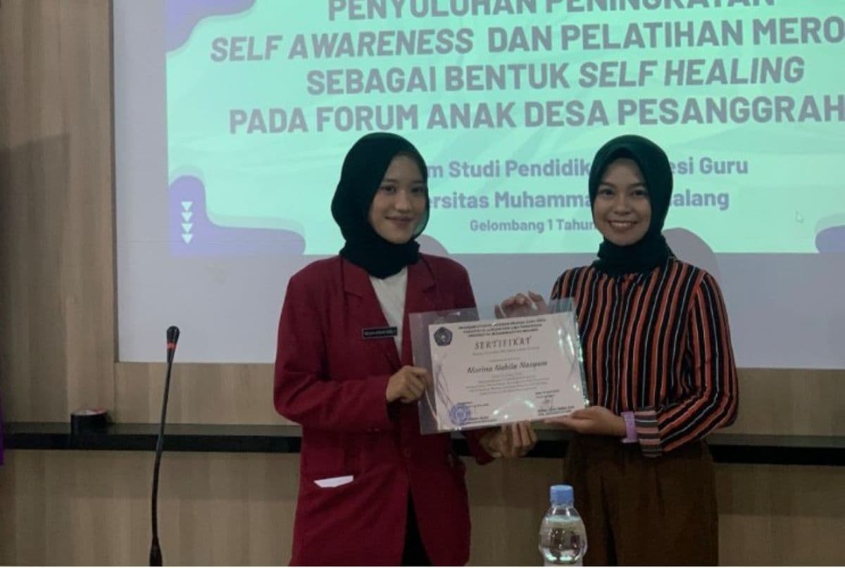 Mahasiswa PPG Pra Jabatan Universitas Muhammadiyah Malang Gelar Penyuluhan Peningkatan Self Awareness dan Pelatihan Meronce untuk Self Healing - Image
