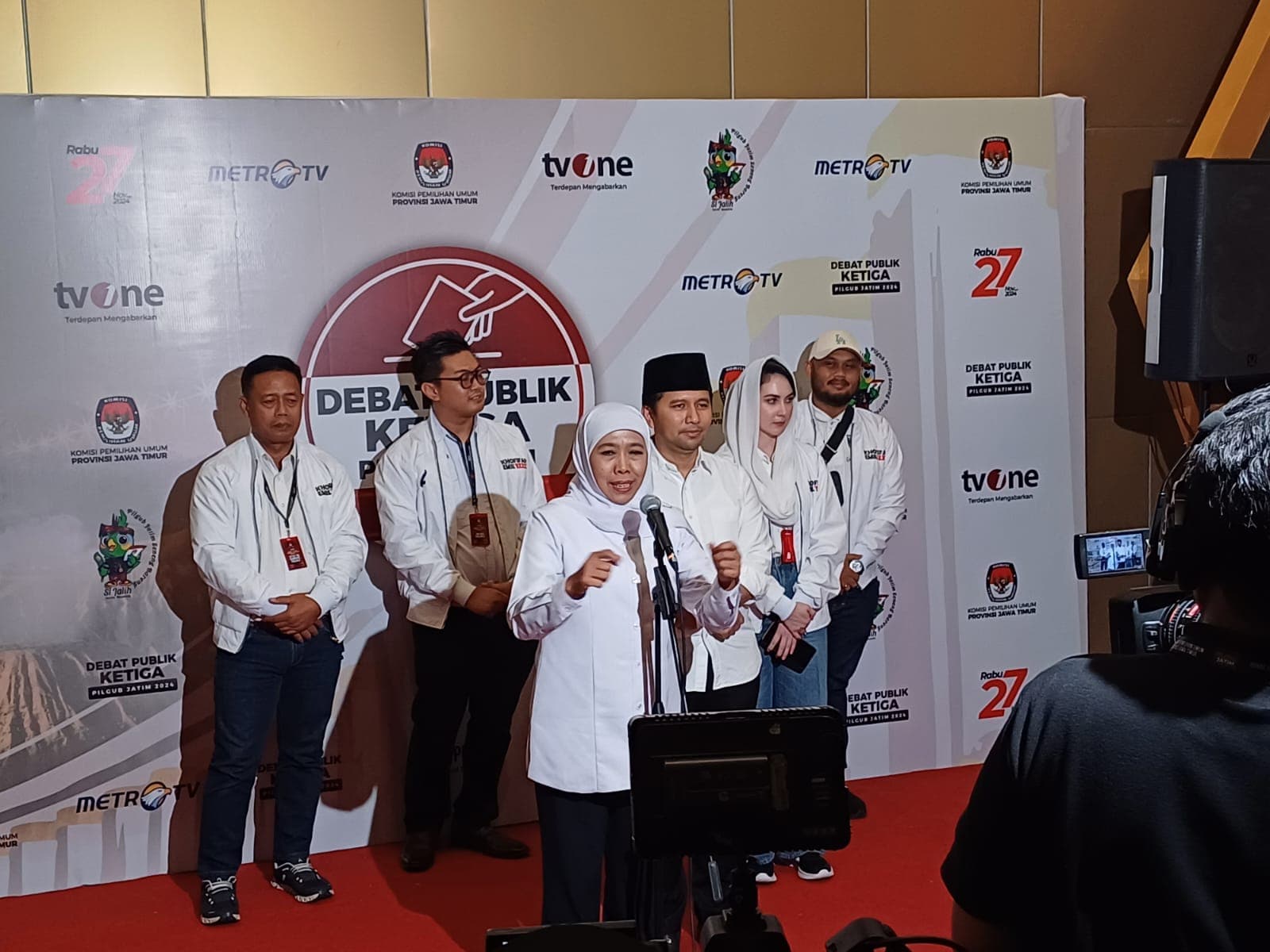 Drama Pilgub Jatim Berakhir! Gugatan Risma-Gus Hans Kandas di MK, Khofifah-Emil Siap Dilantik - Image