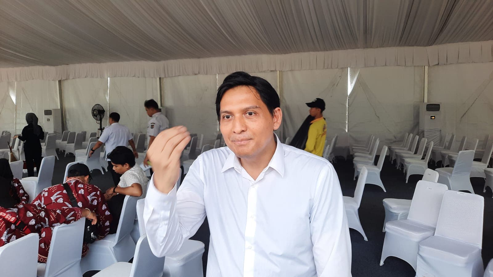 Reaksi Lucky Hakim Saat Ditanya Kasus Korupsi Rp 16 Miliar di Indramayu - Image