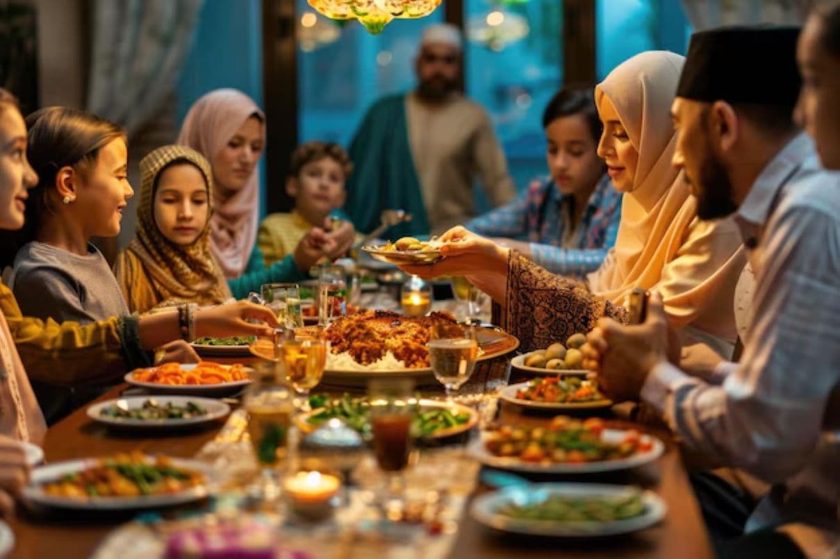 6 Daftar Makanan yang Sebaiknya Dihindari Saat Sahur dan Berbuka Puasa - Image