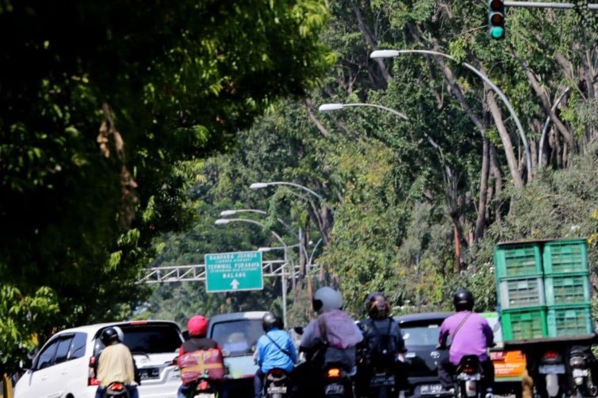 Pemkot Surabaya Targetkan Pemasangan 5.884 PJU Tahun 2025 - Image