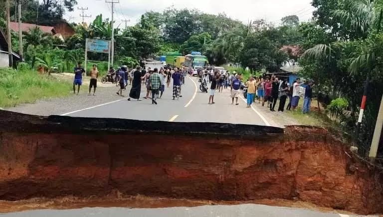 BPJN Pasang Jembatan Bailey setelah Putusnya Jalan Lintas Sumatera yang Hubungkan Jambi - Sumbar - Image