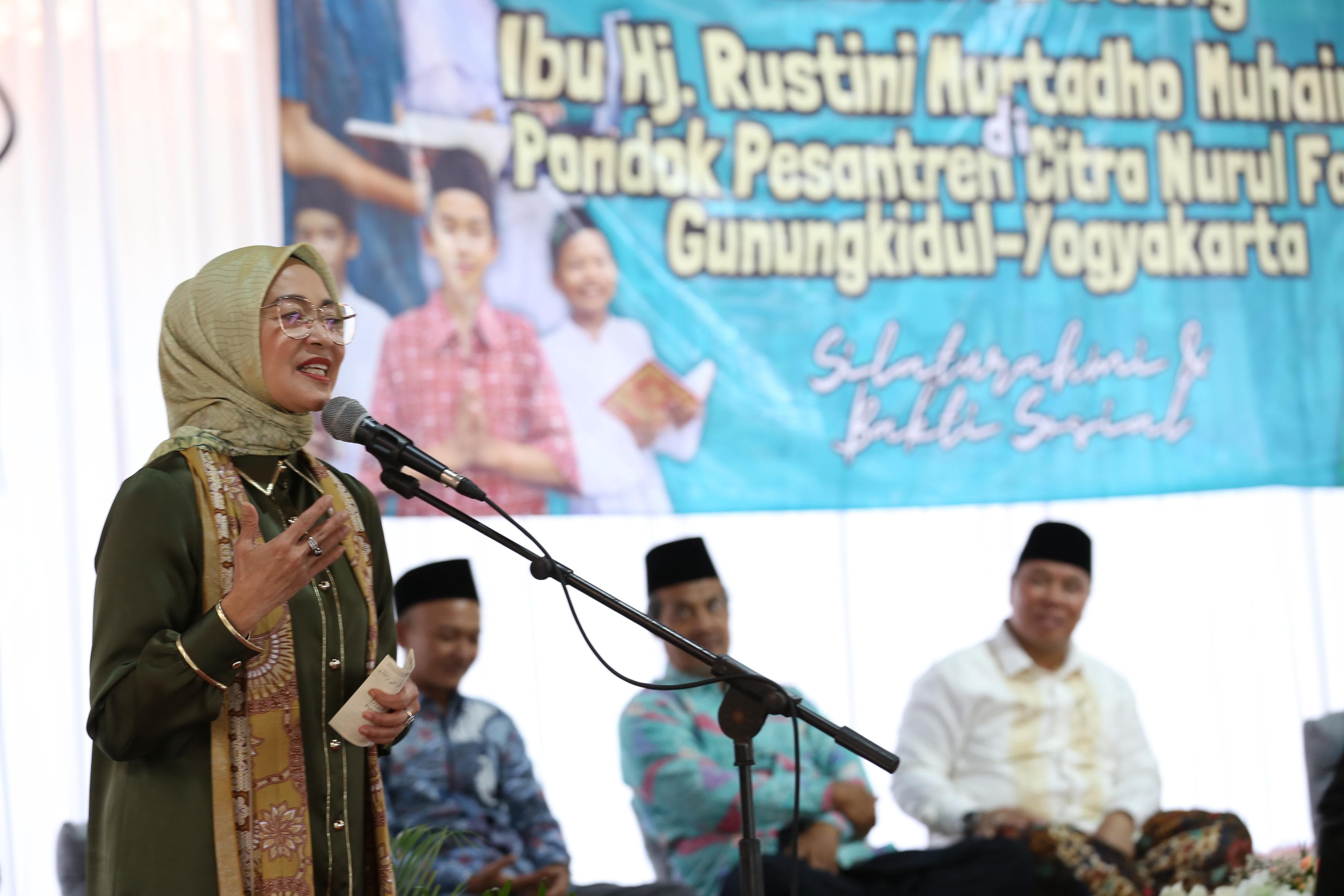 Safari Ramadhan di Gunungkidul, Istri Cak Imin Dorong Santri Punya Daya Saing di Tengah Persaingan Ketat - Image