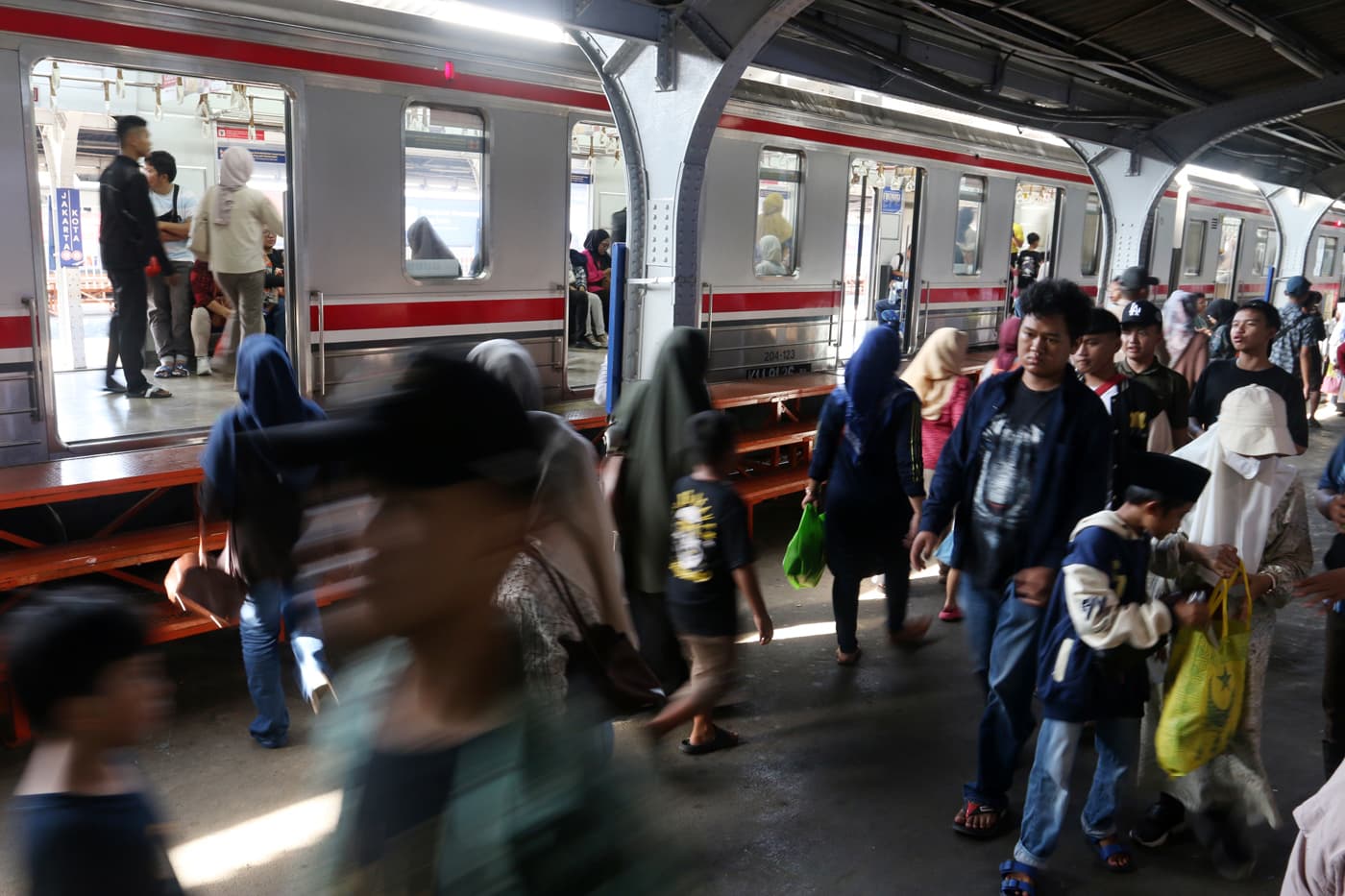 Jadwal Kereta Lokal Sidoarjo–Kertosono PP: Harga Murah, Dijamin Selalu Tepat Waktu - Image