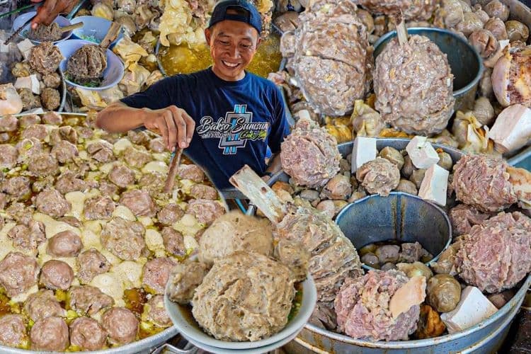 3 Rekomendasi Kuliner Bakso Kekinian yang Lagi Viral di Surabaya: Ada Bakso Tetelan Hingga Bakso Pedas - Image