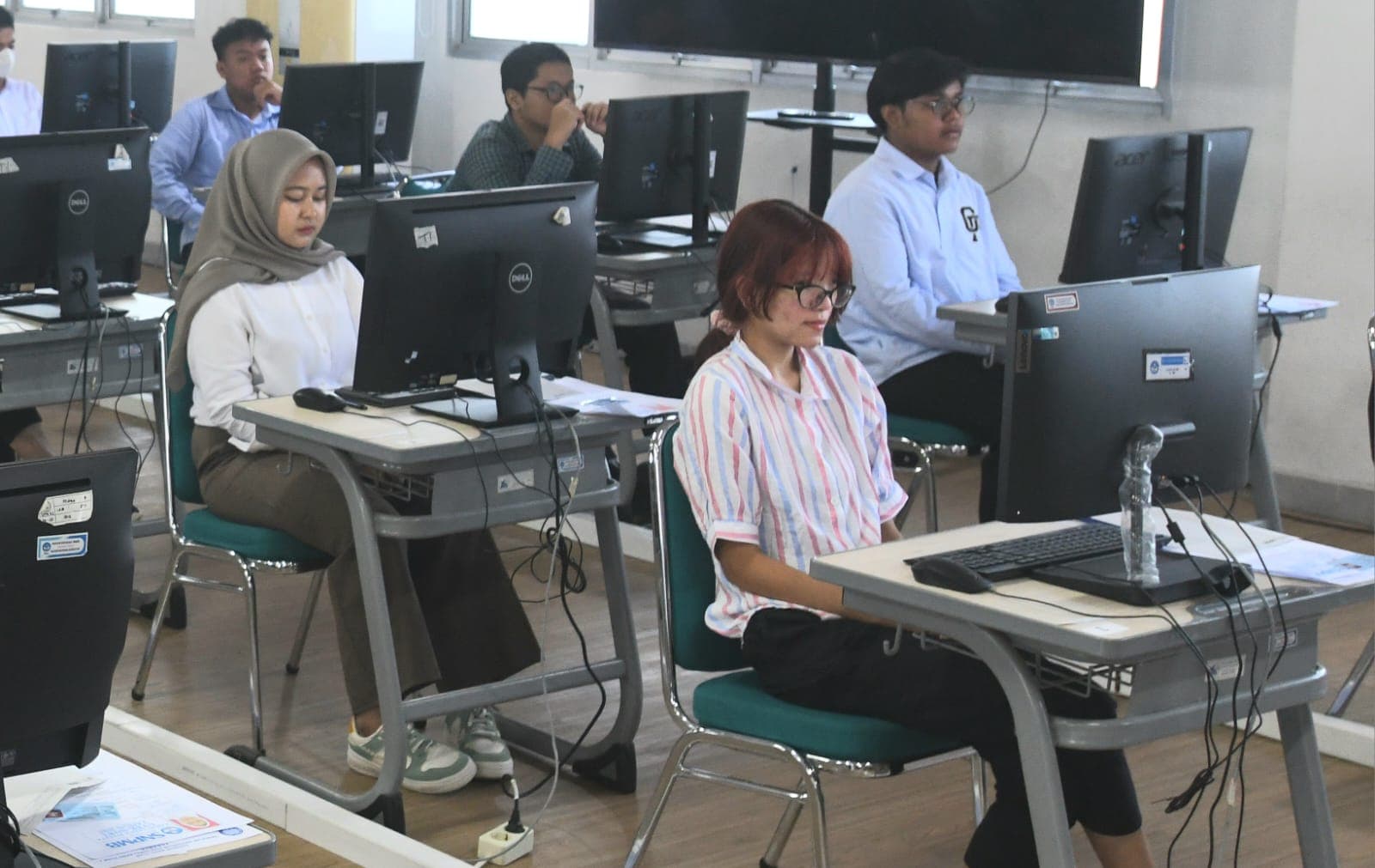 Gagal SNBP Bukan Akhir Segalanya, Ini 7 Jalur lain Masuk PTN yang Bisa Dicoba - Image