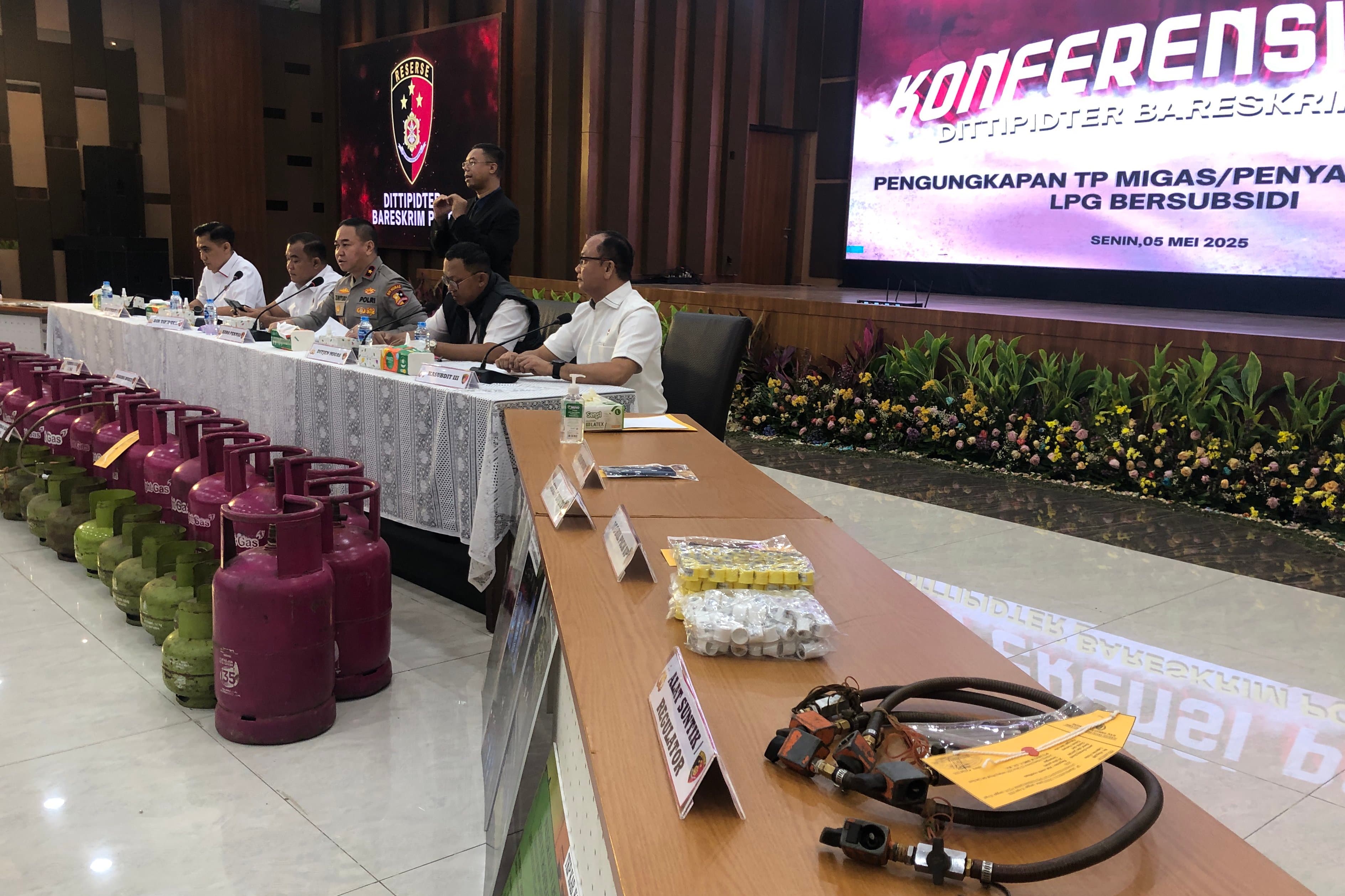 Pangkalan Gas Subsidi Oplos LPG 3 Kg dengan Gas 5,5 Kg dan 12 Kg, Dijual Harga Non Subsidi - Image