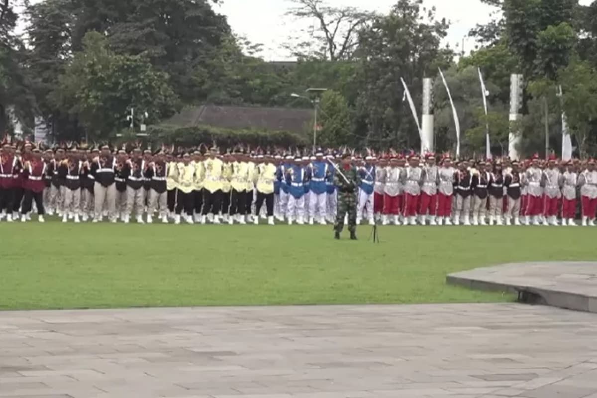 Banyak Anak Terjerumus Kenakalan, KDM Sebut Kedisiplinan Militer adalah Harga Mati untuk Kemajuan - Image