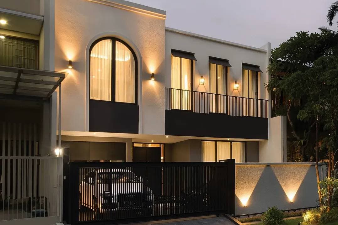 Menikmati Kehangatan Rumah Modern Classic nan Fungsional KL Residence - Image