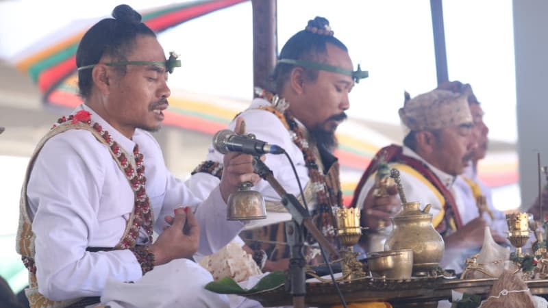 Ritual Yadnya Kasada, Wujud Terima Kasih Umat Hindu Tengger Kepada Leluhur dan Hidup Harmoni dengan Alam - Image