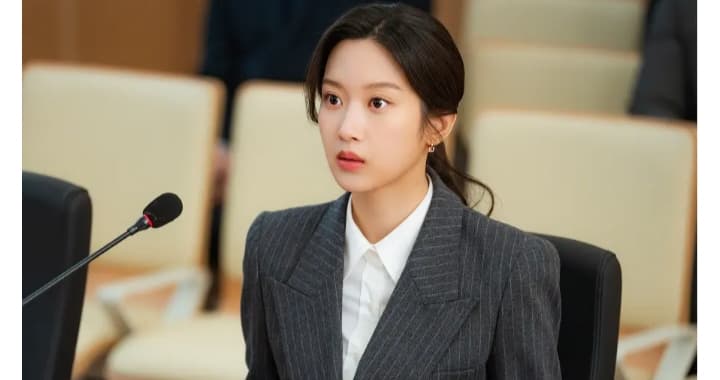 Tampil Menawan, Moon Ga-young jadi Pengacara Asosiasi Tahun Pertama dalam Drama Baru Law and The City - Image