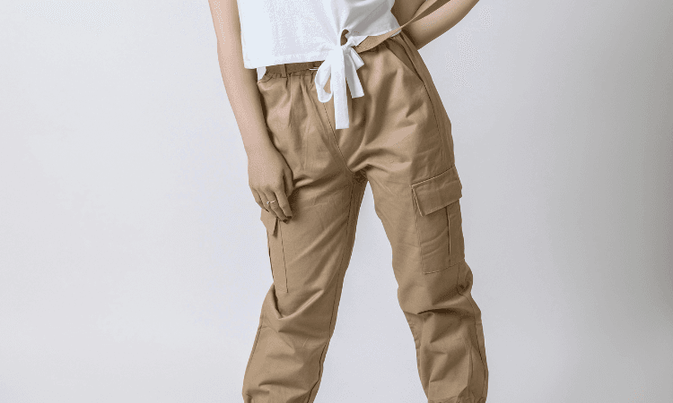 14 Gaya Styling Celana Khaki: Simpel, Kasual, dan Mudah Dipadukan dengan Apa Saja - Image