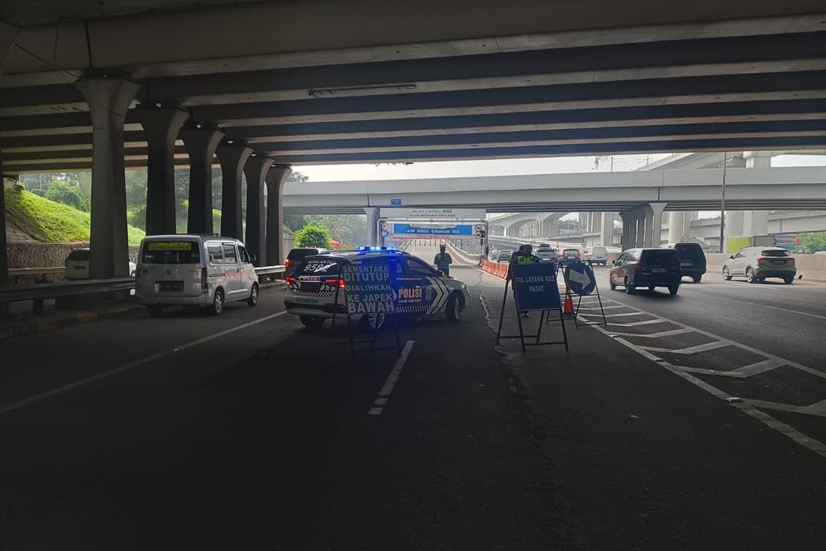 Libur Panjang 1 Muharram, Sejumlah Titik Tol Trans Jawa Macet: Akses Jalan Layang MBZ Dibuka-Tutup Polisi - Image