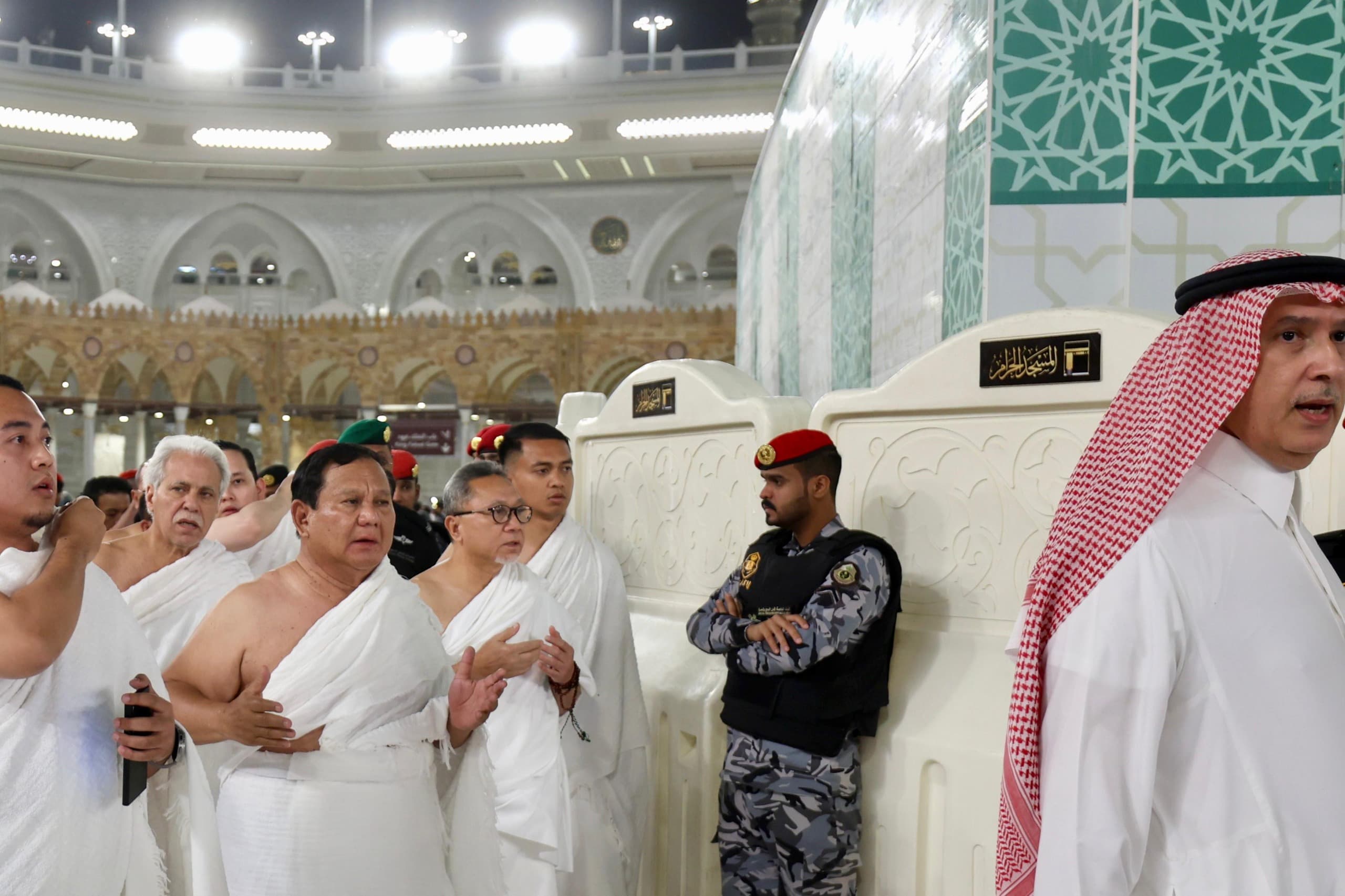 Kunjungan Kerja ke Arab Saudi, Presiden Prabowo Sempatkan Umrah dan  Cium Hajar Aswad hingga Masuk ke Dalam Kakbah - Image