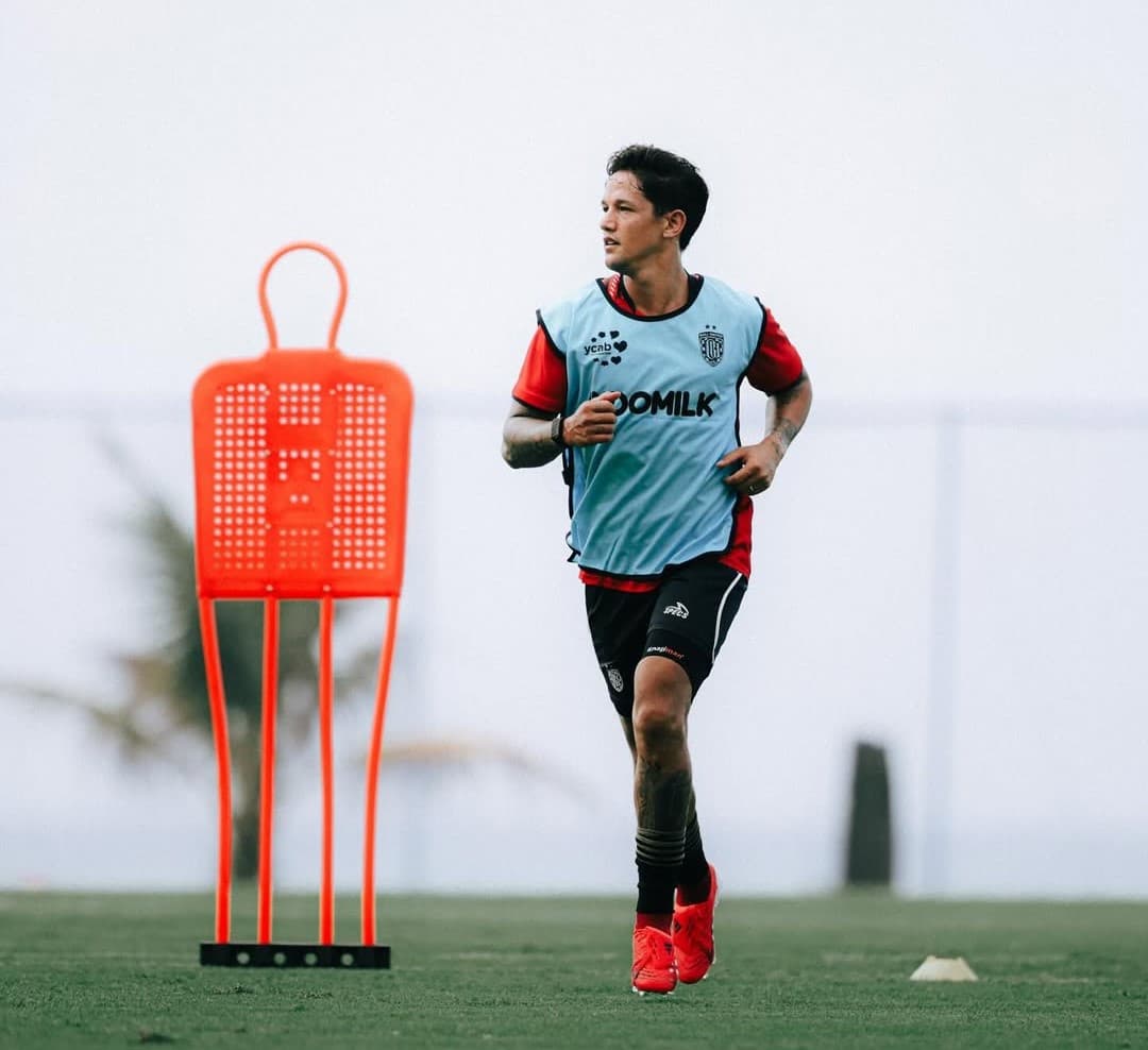 Terciduk Ikut Latihan Bareng Bali United! Irfan Bachdim Bakal Comeback dan Bikin Kejutan di Liga 1 Musim Ini? - Image