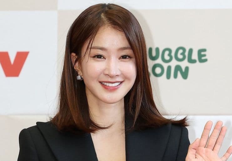 Pakar Hukum Hingga Lee Hyori Membahas Lee Si Young yang Menjalani Program Bayi Tabung Tanpa Persetujuan Mantan Suami - Image