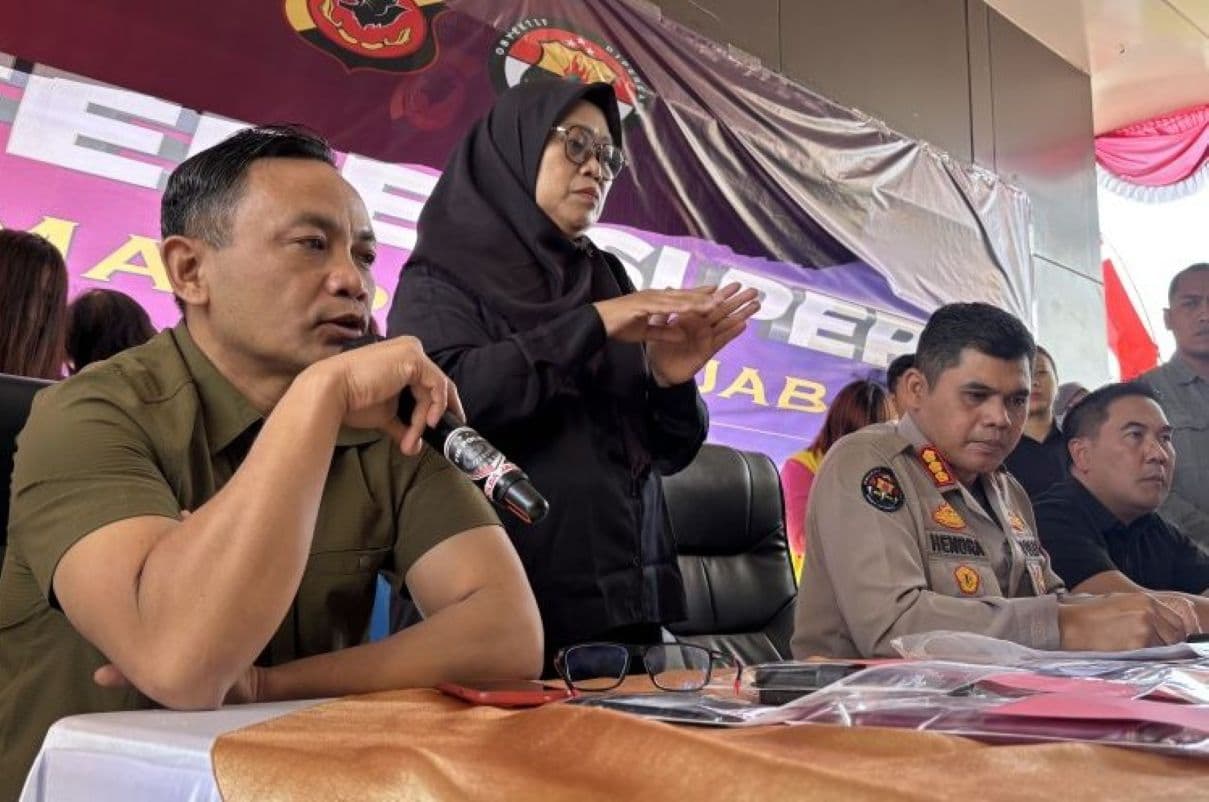 Polda Jabar Sebut Pelaku Jual Bayi ke Singapura Diduga Palsukan Dokumen, Ungkap Kasus Berawal dari Facebook - Image