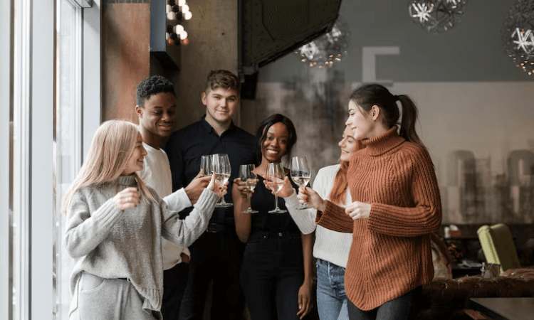 5 Zodiak dengan Definisi Work Hard Play Hard, Menghabiskan Uang untuk Self Reward yang Sepadan - Image