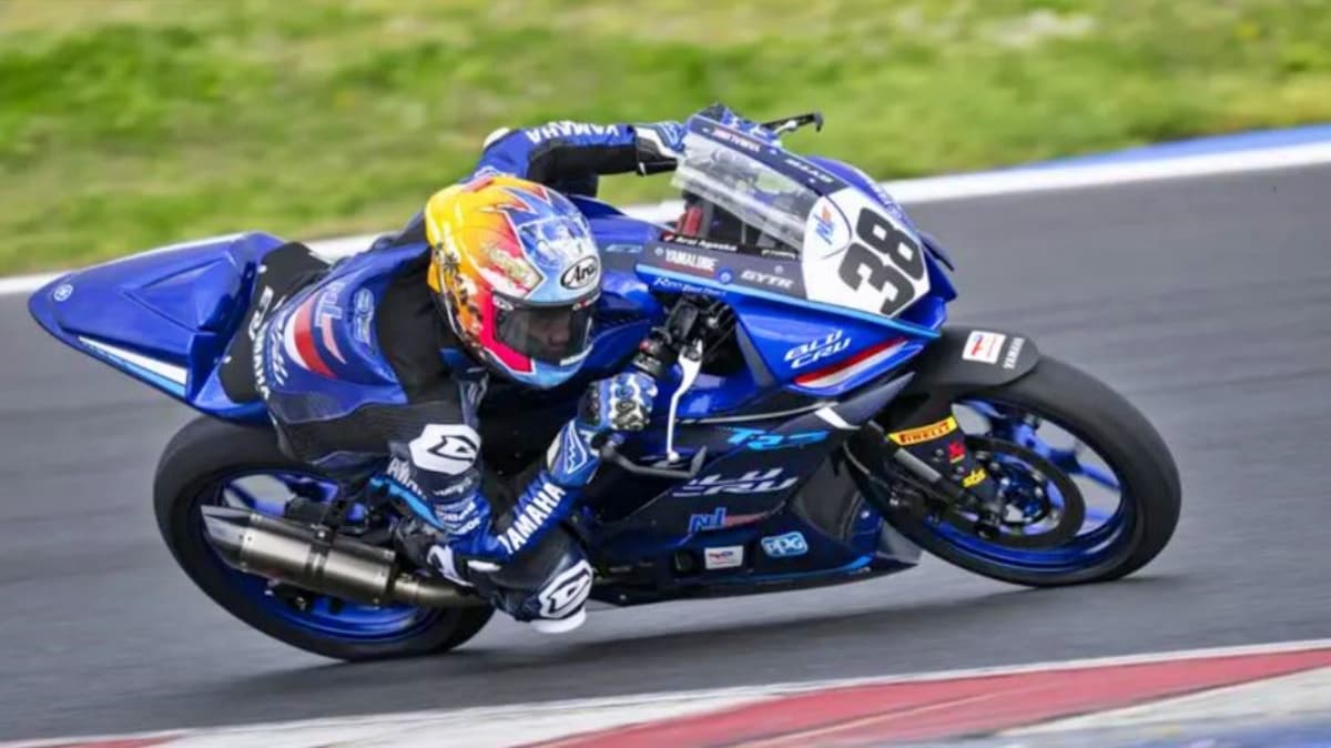 Bikin Bangga! Pembalap Asal Lombok Arai Agaska Ukir Sejarah di R3 bLU cRU World Cup 2025, Sabet Kemenangan Perdana di Hungaria - Image