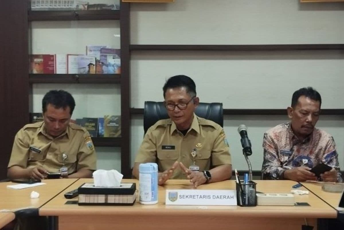 Dua Pejabat Dinas PKPLH Kudus Dicopot Sementara Buntut Pertikaian Berebut Pemandu Karaoke - Image