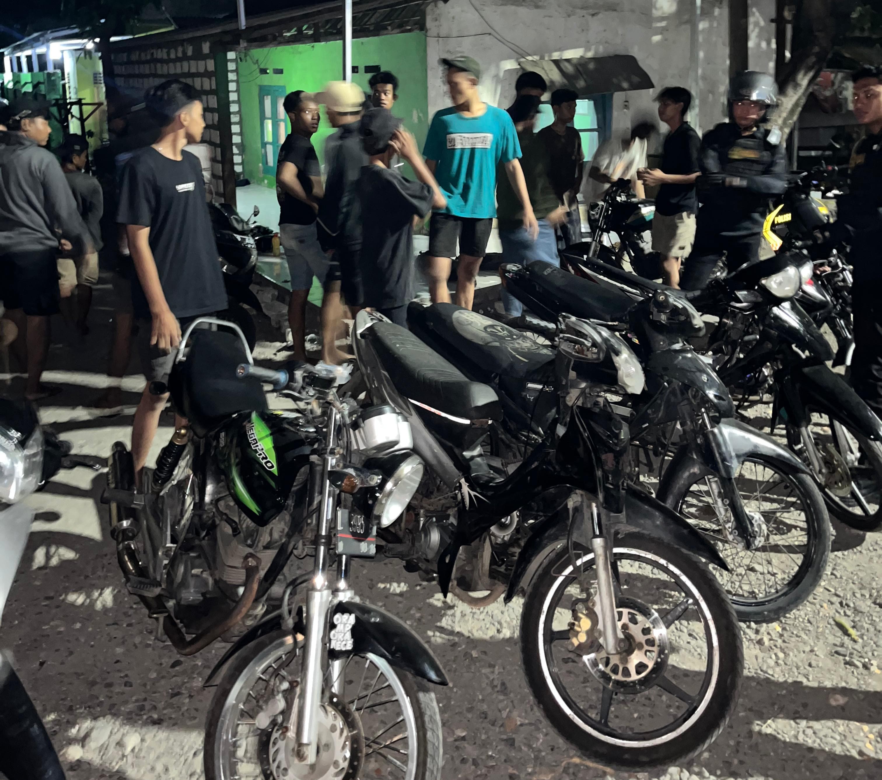 Ciri Motor Balap Liar di Surabaya, Knalpot Brong sampai Ban Cacing - Image