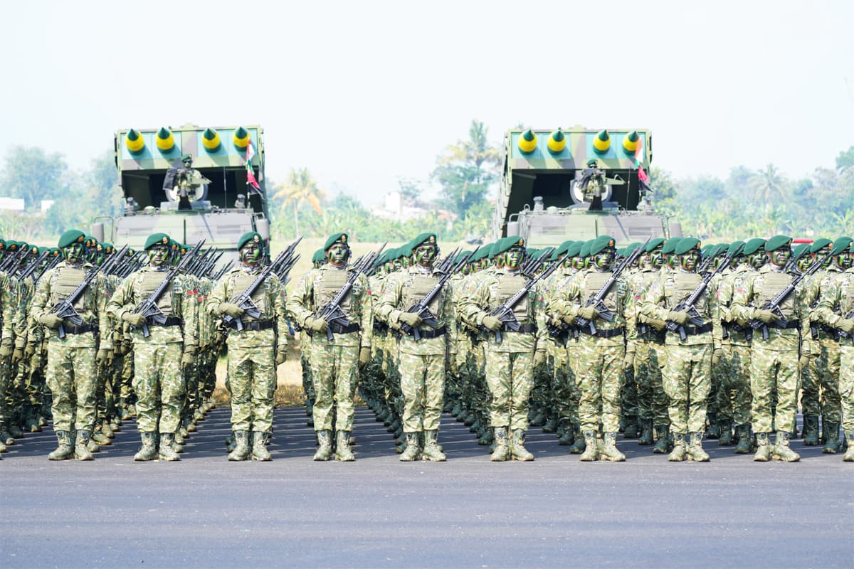 Jelang Upacara Gelar Pasukan Operasional dan Kehormatan Militer, TNI AD Kerahkan 10.817 Pasukan dan 105 Alutsista ke Batujajar - Image