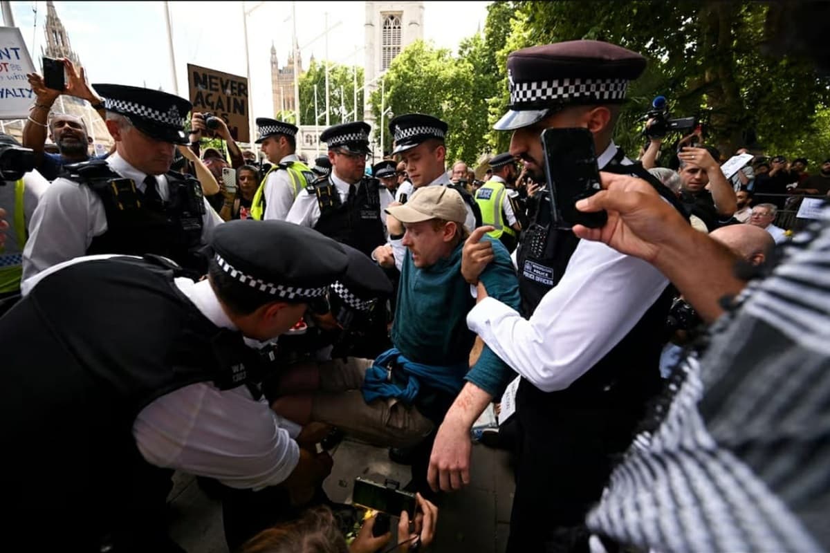 Lebih dari 466 Orang Ditangkap dalam Demo untuk Kelompok Pro-Palestina di Inggris - Image
