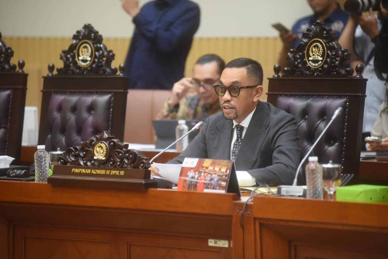 Anak di Sukabumi Diduga Tewas Dianiaya Ibu Tiri, Sahroni Minta Polri Segera Tetapkan Tersangka - Image