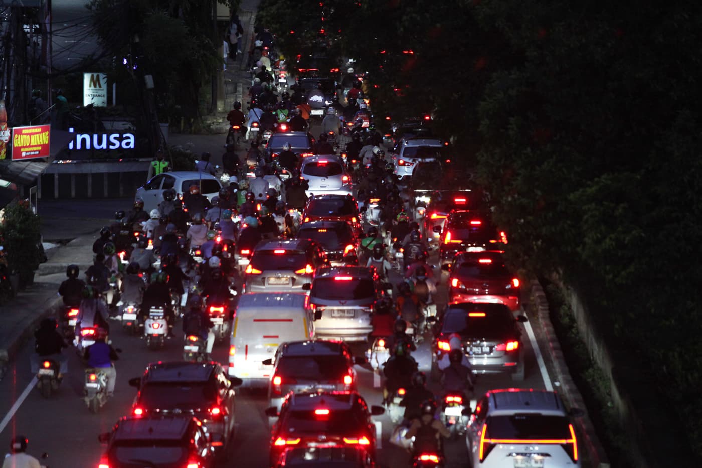 Gubernur Pramono Jadikan Trotoar Jalan TB Simatupang Jakarta Selatan Sebagai Jalur Tambahan Kendaraan, Kurangi Macet - Image