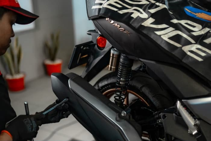 Knalpot Motor Sering Nembak Saat Lepas Gas? Ini 7 Penyebab yang Sering Diabaikan - Image