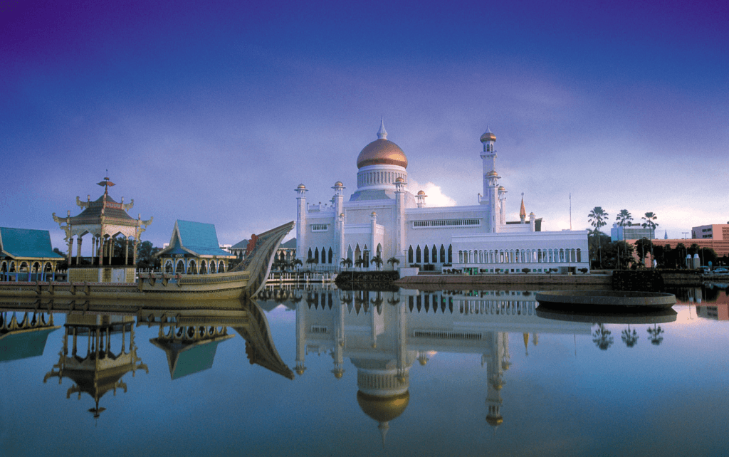 Masjid Sultan Omar Ali Saifuddien: Simbol Keindahan Arsitektur sekaligus Pusat Spiritual Brunei Darussalam - Image