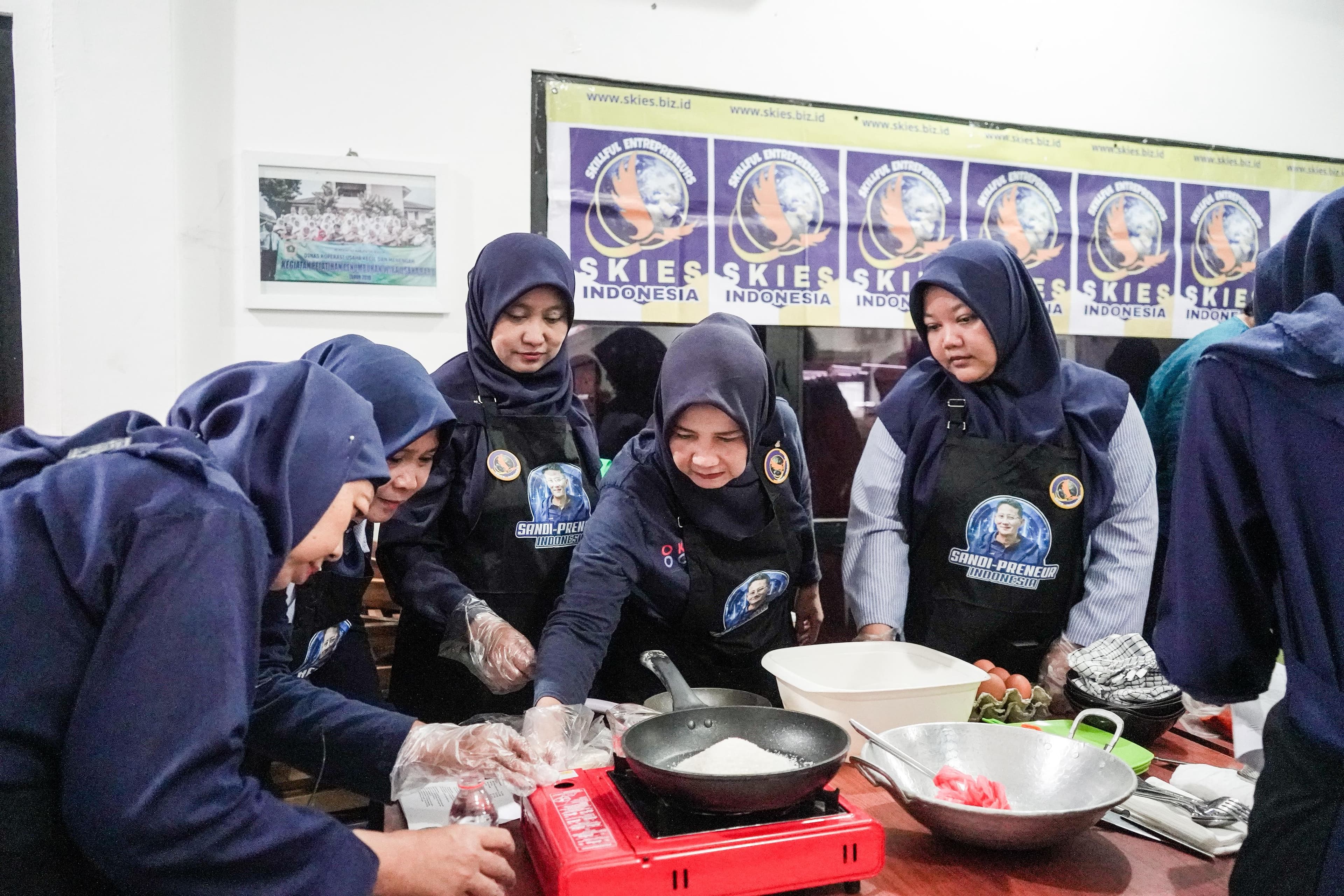 Pelatihan Baking Produk Viral Buka Lapangan Kerja Emak-emak - Image