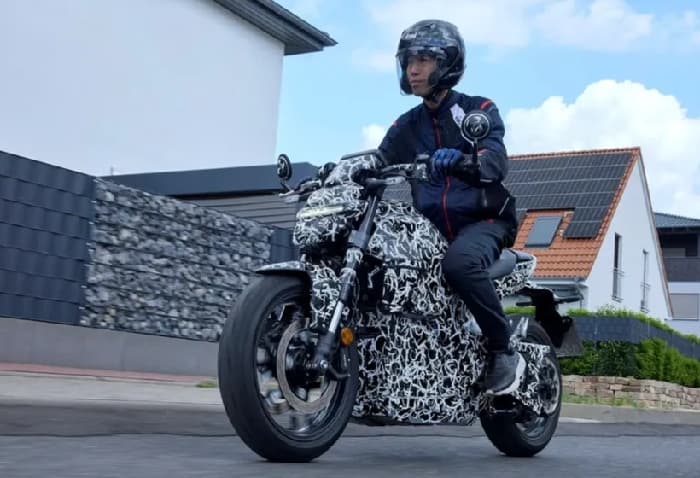 Muncul Teaser Honda EV Fun Concept Berbalut Kamuflase yang Sempat Dipamerkan di IIMS 2025  - Image