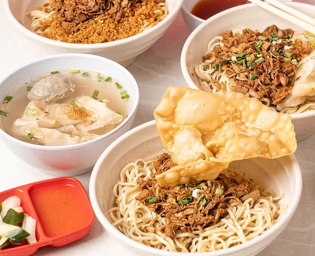 4 Rekomendasi Mi Ayam di Surabaya yang Ramai Topping dan Pengunjung, Cocok untuk Teman Makan Siang  - Image