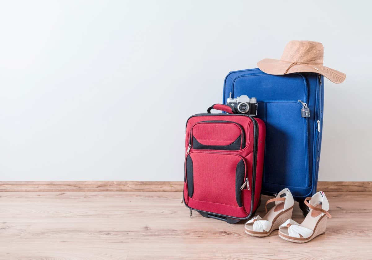 7 Cara Mudah Membersihkan Tas Travel dan Koper di Rumah Agar Awet, Bebas Bau, dan Tetap Fresh - Image