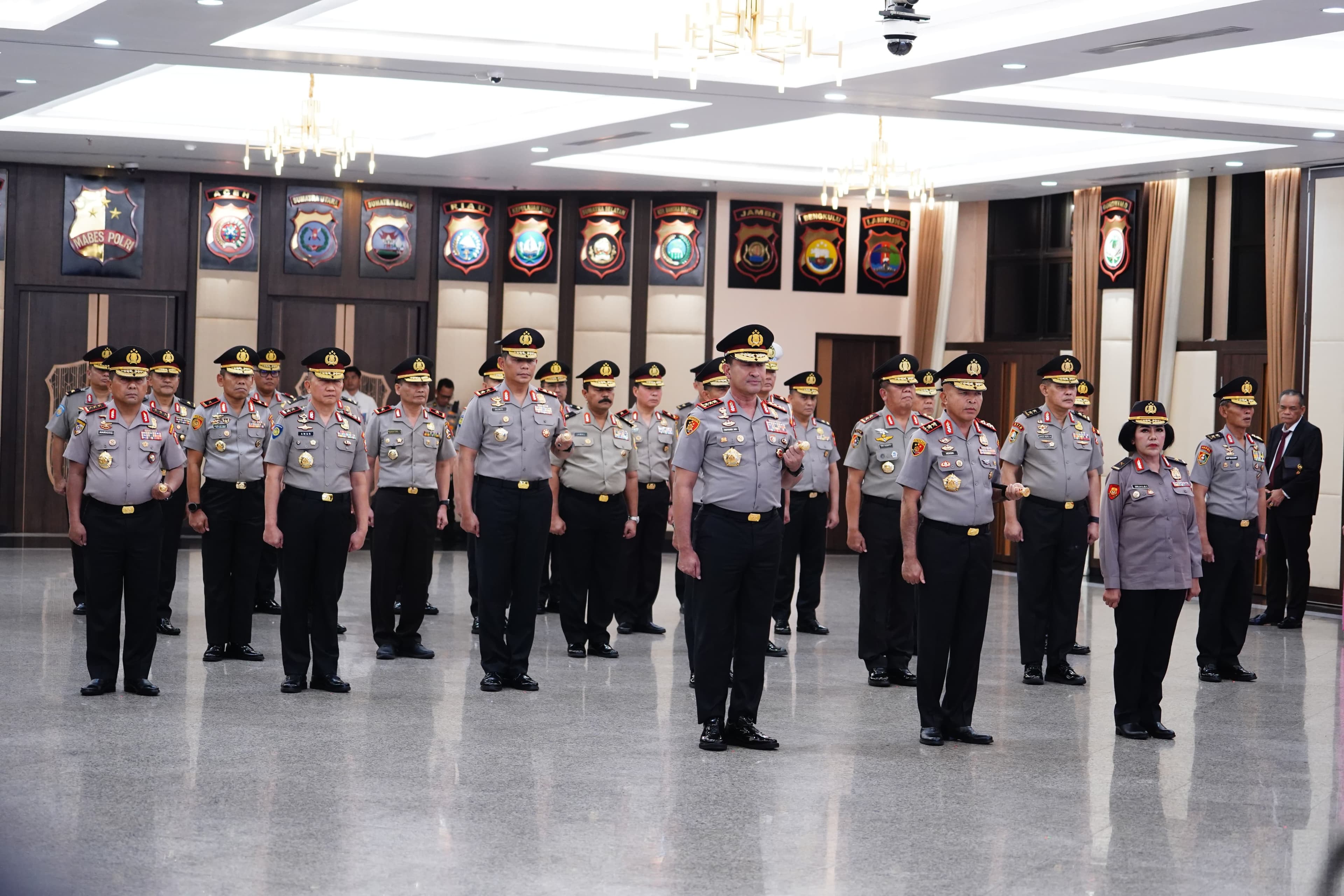 27 Perwira Tinggi Polri Naik Pangkat, Besan KDM Sandang Komisaris Jenderal - Image