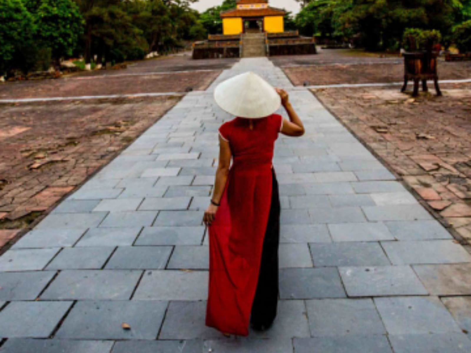 Ao Dai Vietnam: Warisan Busana Tradisional yang Tetap Memikat di Era Modern - Image