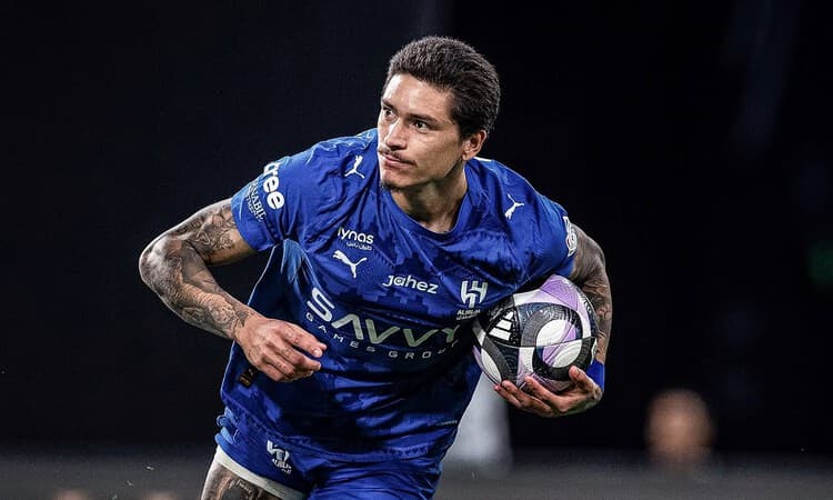 Dipantau Tottenham Hotspur hingga Juventus! Tergusur Karim Benzema di Al Hilal, Darwin Nunez Siap Kembali ke Eropa? - Image