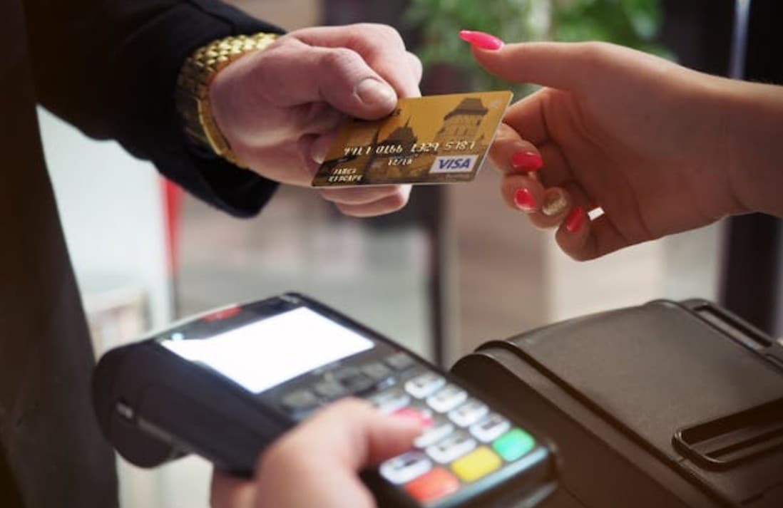 Awas Emotional Spending! Kondisi Psikologis Saat Suka Belanja Barang yang Tidak Sesuai Kebutuhan - Image