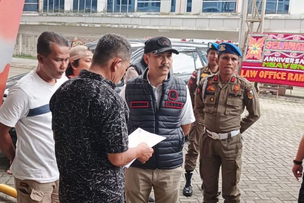Satpol PP Pekanbaru Tutup Tempat Panti Pijat Sajikan Prostitusi - Image