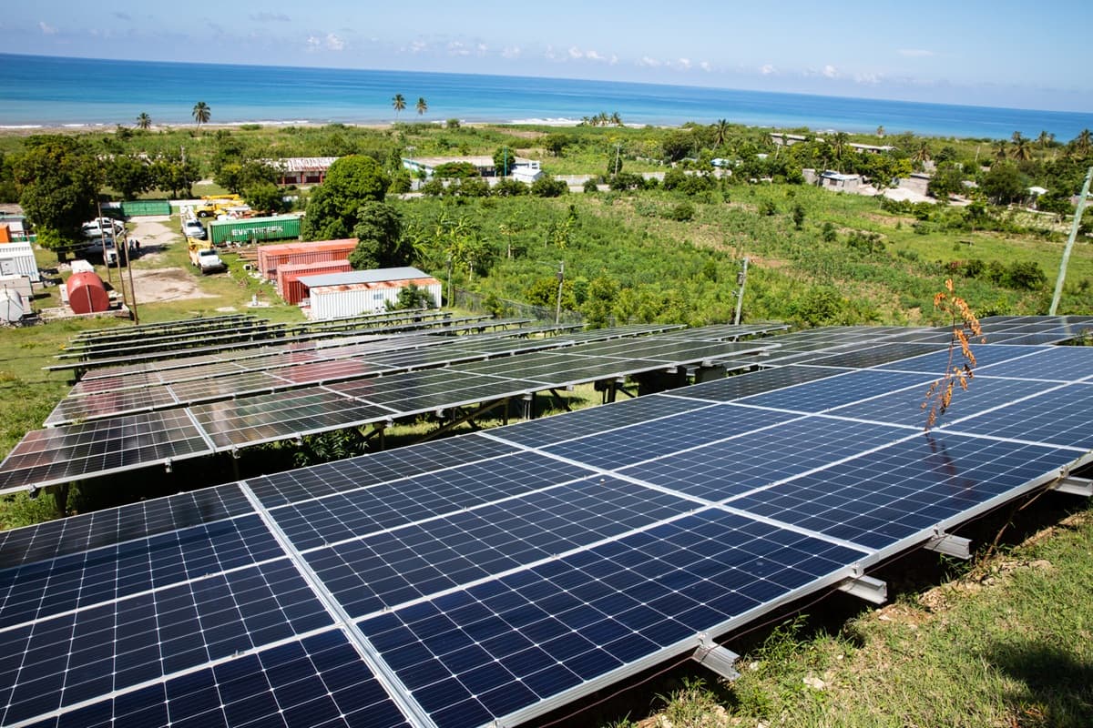 AS Kenakan Tarif Impor 104 Persen untuk Produk Panel Surya RI, Ini Alasannya! - Image