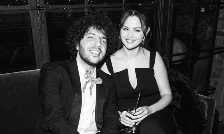 Pakar Keuangan Ungkap Risiko Finansial Selena Gomez dan Benny Blanco atas Kekayaan yang Tak Seimbang usai Menikah - Image