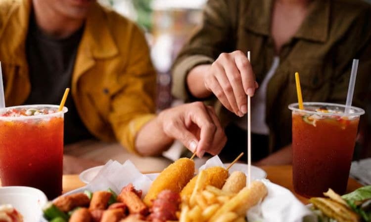 Tips Hidup Hemat: Cara Efektif Mengendalikan Keinginan Jajan Berlebihan Akibat FOMO  - Image