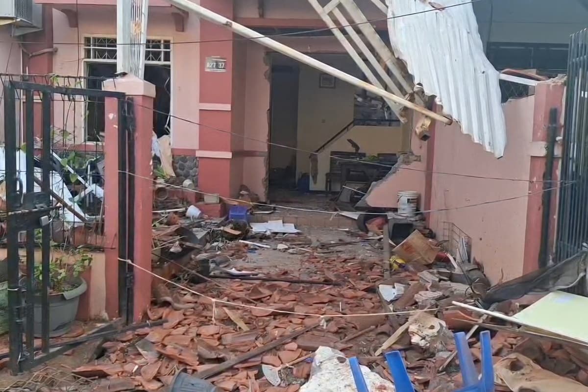 Ledakan Gas LPG 12 Kg di Cengkareng: Lansia 73 Tahun Luka Bakar 70 Persen, Enam Rumah Rusak - Image