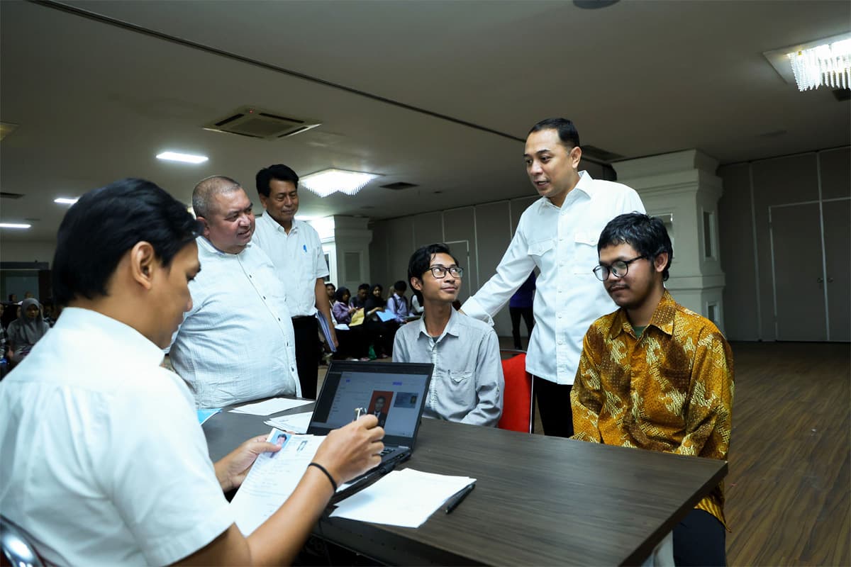 Wujudkan Mimpi Anak Bangsa, Pemkot Surabaya Kucurkan Rp71 Miliar untuk Beasiswa Pemuda Tangguh - Image