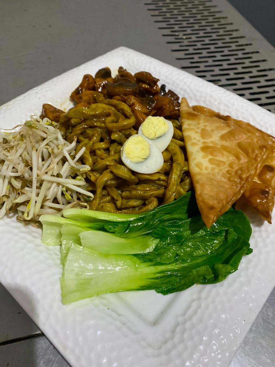 4 Langkah Bikin Mie Goreng Sehat dari Pakcoy, Enak Tanpa Takut Kalori - Image