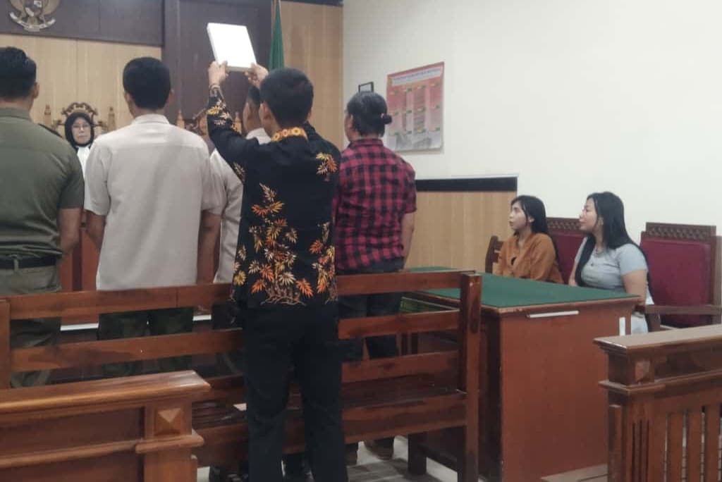 Pilih Sanksi Denda Rp 200 Ribu, Janji Tidak Jajakan Miras Lagi  - Image