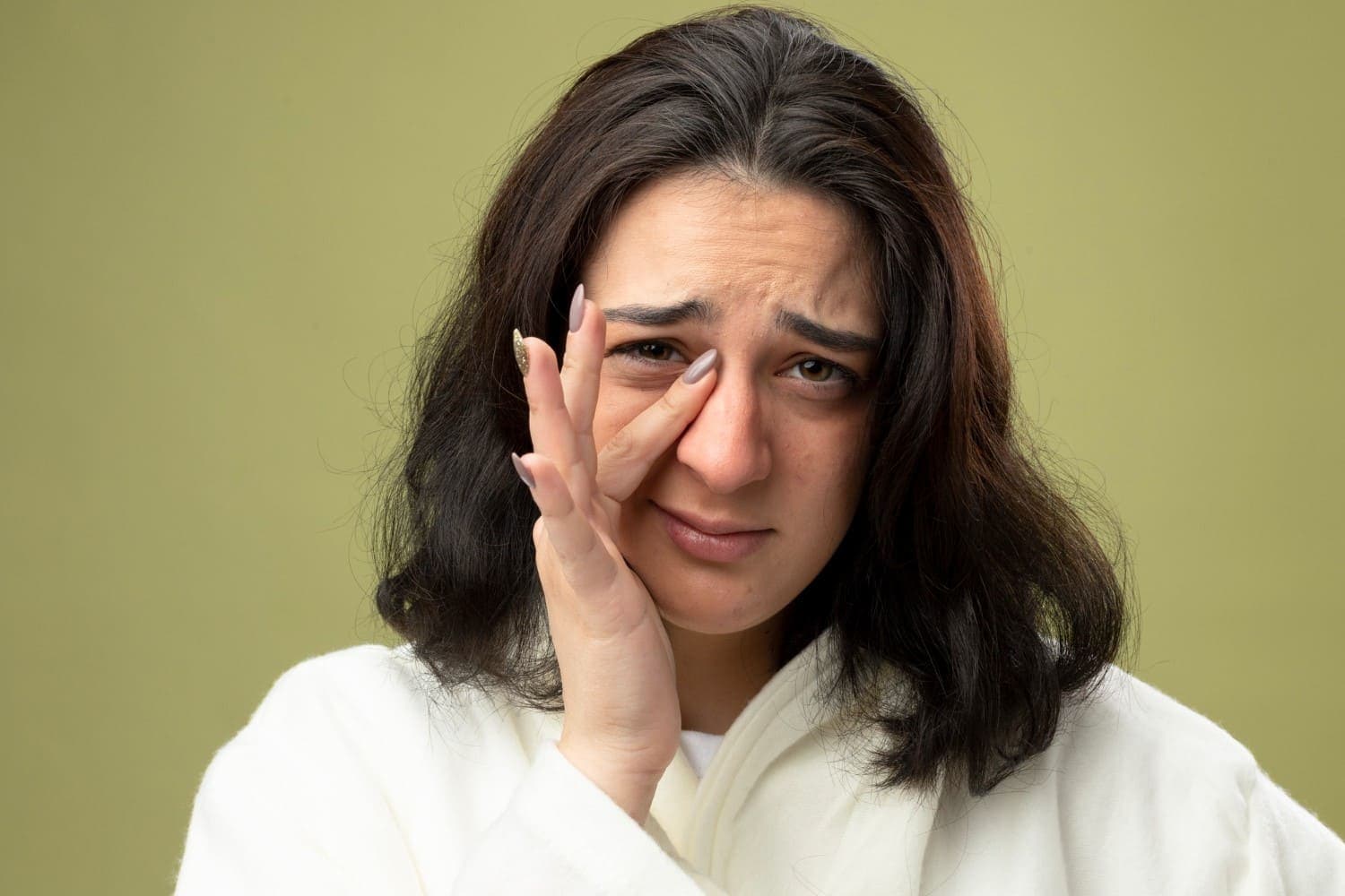 Mata Anda Bengkak Usai Menangis? Simak 5 Cara Alami Mengatasinya - Image